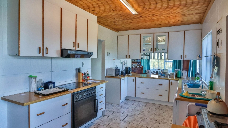 6 Bedroom Property for Sale in De Kelders Western Cape